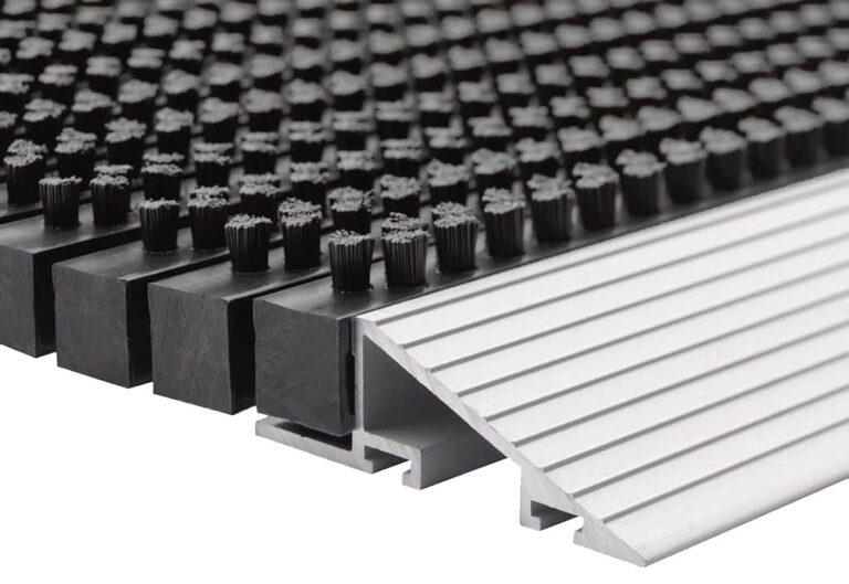 Luxe buitenmat zwart met zilver strip 50 x 80 cm
