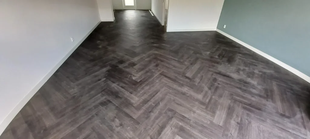 Woning 3 – Visgraat vloer leggen